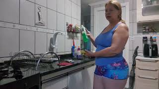 CORTANDO ABACAXI PARA FAZER UMA SOBREMESA REFRESCANTE + LAVANDO LOUÇA