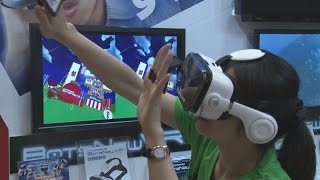 東京おもちゃショー開幕 スマホ連動、仮想現実体験