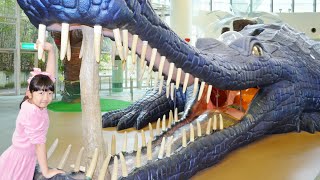 ★「巨大ワニに食べられちゃう～！」 in ビッグバン★Explore the inside of a giant crocodile★