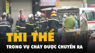 Chuyển 2 thi thể ra khỏi hiện trường vụ cháy cửa hàng bán đồ sơ sinh tại Hà Nội