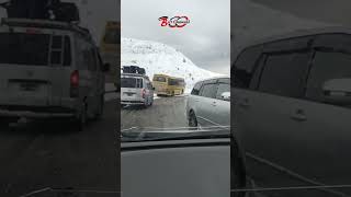 Today accident bus | Bus stuck in snow | Quetta Buses | Pakistan Bus | Snowfall #shorts #yearofyou