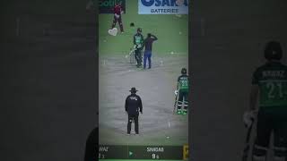 Shadab Khan's Fan Enter In Ground And Hug Him | Shadab Khan #cricket #shorts #shadabkhan #fan