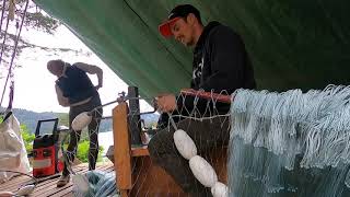 Hanging the gillnet