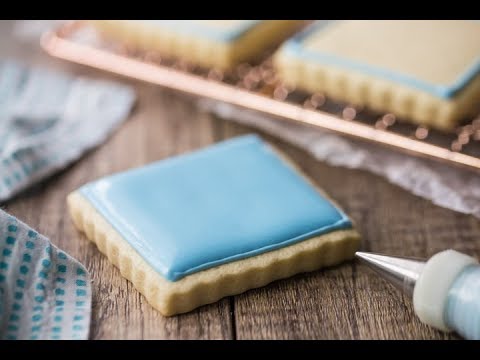 Easy Royal Icing Recipe (With Decorating Instructions)