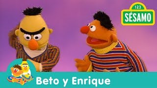 Sésamo: Toca tu cabeza y tu pancita como Beto y Enrique.