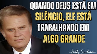 QUANDO DEUS ESTÁ EM SILÊNCIO, ELE ESTÁ TRABALHANDO EM ALGO GRANDE – Billy Graham Dublado