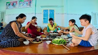 Cùng Ba Mẹ Ra Vườn Hái Bông Sua Đũa - Ôn Lại Kỷ Niệm Tuổi Thơ Cùng Mẹ Và Dì 2 || Vợ Chồng Bé Bỏng.