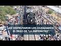 Mexiquenses acuden a ver y fotografiar el paso de la locomotora 