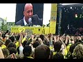 dede spricht zu den fans auf der borussia dortmund meisterfeier 15.05.2011 tribüne westfalenhalle