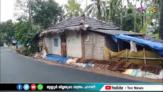 റോഡ് നിര്‍മ്മാണത്തെ  തുടര്‍ന്ന് വീട് അപകടാവസ്ഥയിലായതിന്റെ ഭീതിയിലാണ് 74 കാരിയായ ലക്ഷ്മിയമ്മ.