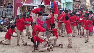 வேம்பார் புனித பீற்றர் நடுநிலைப் பள்ளியின் மனித கோபுரங்கள்.....