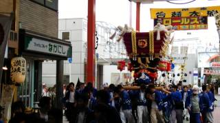 四條瓢箪山小太鼓台ジンジャモール瓢箪山商店街の担ぎ合い