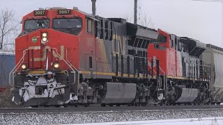 [4K] CSX K684 With CN ET44AC 3007 and CN SD70M-2 8916 + CSX Q561