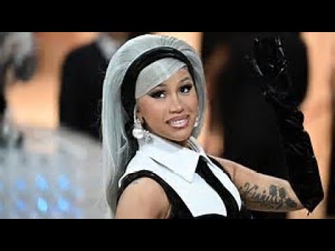 Cardi B Throws A Mic At Her Fans That Threw A Drink At Her On Stage ...