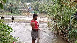 വളരെ പുരാതനമായ രീതിയിലുള്ള അച്ചാച്ചന്റെ വല വീശല്‍😂കൊമ്പനെ പിടിച്ചത്  കണ്ടോ?😎