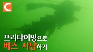 위기상황!! '버려진 그물에 발이 묶인 잠수부'