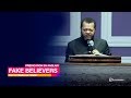 Fake Believers. Pasteur MARCELLO TUNASI [English]