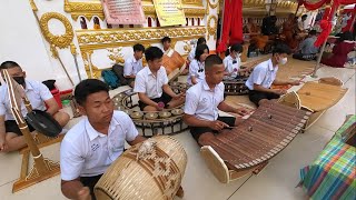 นักเรียนโรงเรียนธาตุพนมเล่นดนตรีไทยเพราะๆ หน้าองค์พระธาตุพนม