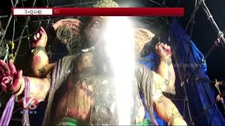 36 Feet Clay Ganesh Immersion In Peddapalli | Ganesh Nimajjanam 2018 | V6 News