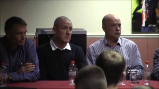 Uwe and Mark Warburton talk about The Bees Academy players