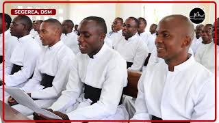 Mtu Akinitumikia - Kwaya ya Mafrateli wa Seminari Kuu ya Segerea Jimbo Kuu la Dar es Salaam