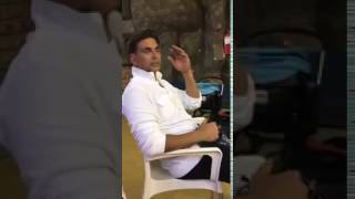Funny Video: Akshay Kumar smelled his sneakers!