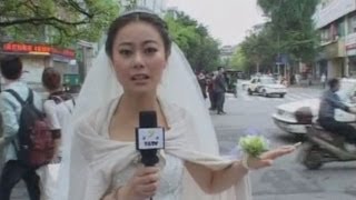 Dedicated reporter in China covers Sichuan earthquake in her wedding dress