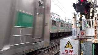 JR埼京線205系 仲道踏み切りすれ違い/JR 205 Series at Saikyo Line/2013.07.05