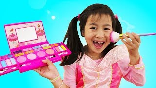 Jannie & Wendy Pretend Play Princess Party Dress up & Kids Make Up Toys