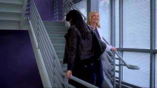 Calzona 5x20 Kiss at the stairs