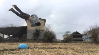 Exercise Ball Acrobat　前宙一回ひねり