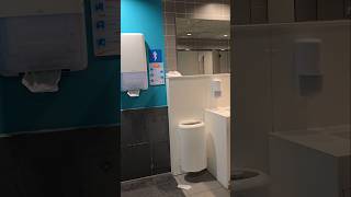 Prepara tu tarjeta💳 porque en el aeropuerto de Bélgica 🇧🇪te cobran 1 euro por miada🚽💦