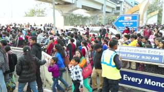 Delhi Crowd at Akshardham Temple on the occasion of first day of year 2017