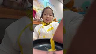 小寶貝自己煮自己吃！ #vlog #家庭教育#兒童教育#shorts #funny