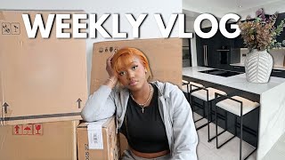 WEEKLY VLOG: FINALLY DECORATING MY APARTMENT + FEELING EMOTIONAL + TRYING INDIAN