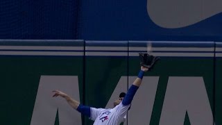 CWS@TOR: Saunders makes a jumping grab at the wall