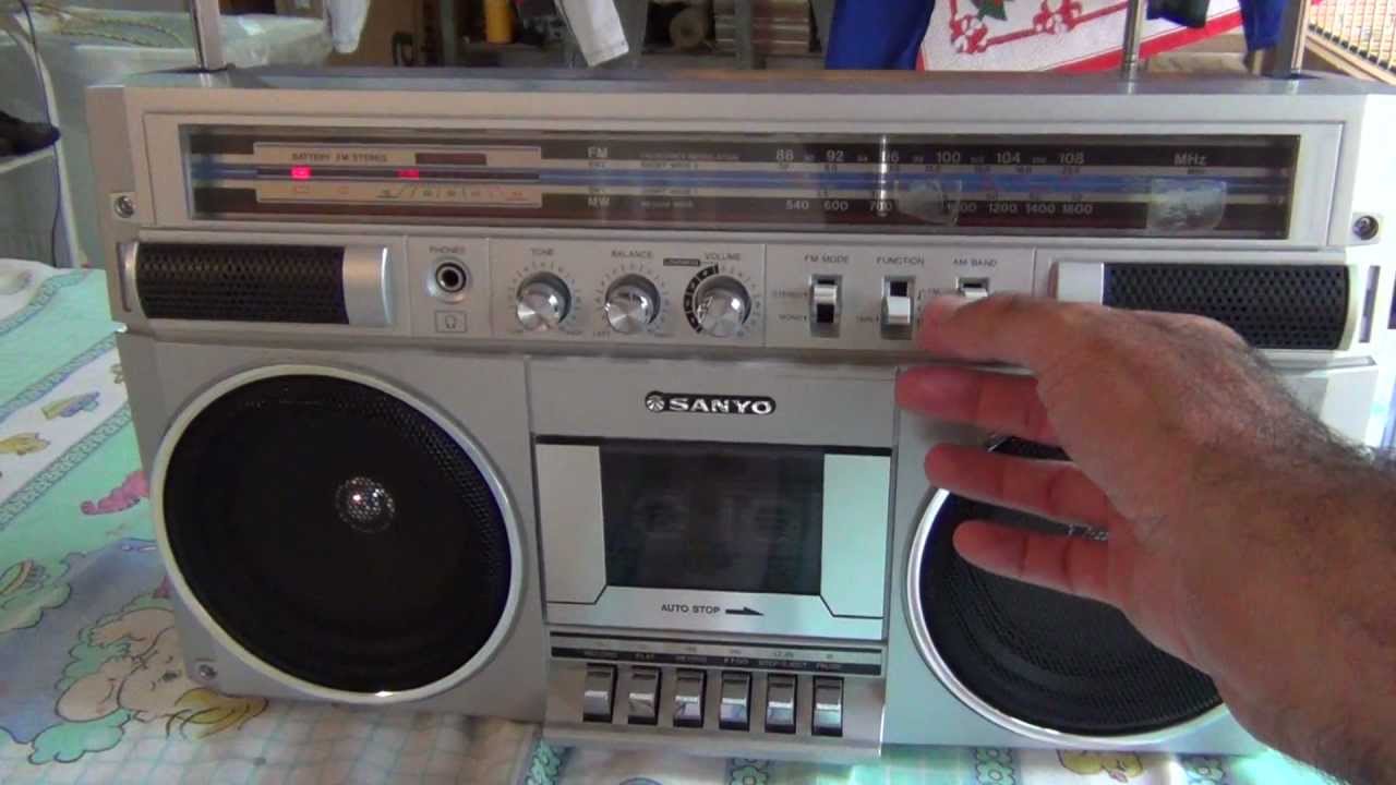 Radio Cassette Recorder Sanyo 9830K - YouTube