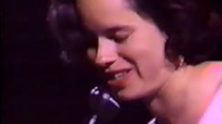 MTV News - Natalie Merchant (10,000 Maniacs) Solo Debut at Earth Day Show in Minneapolis, April 1994