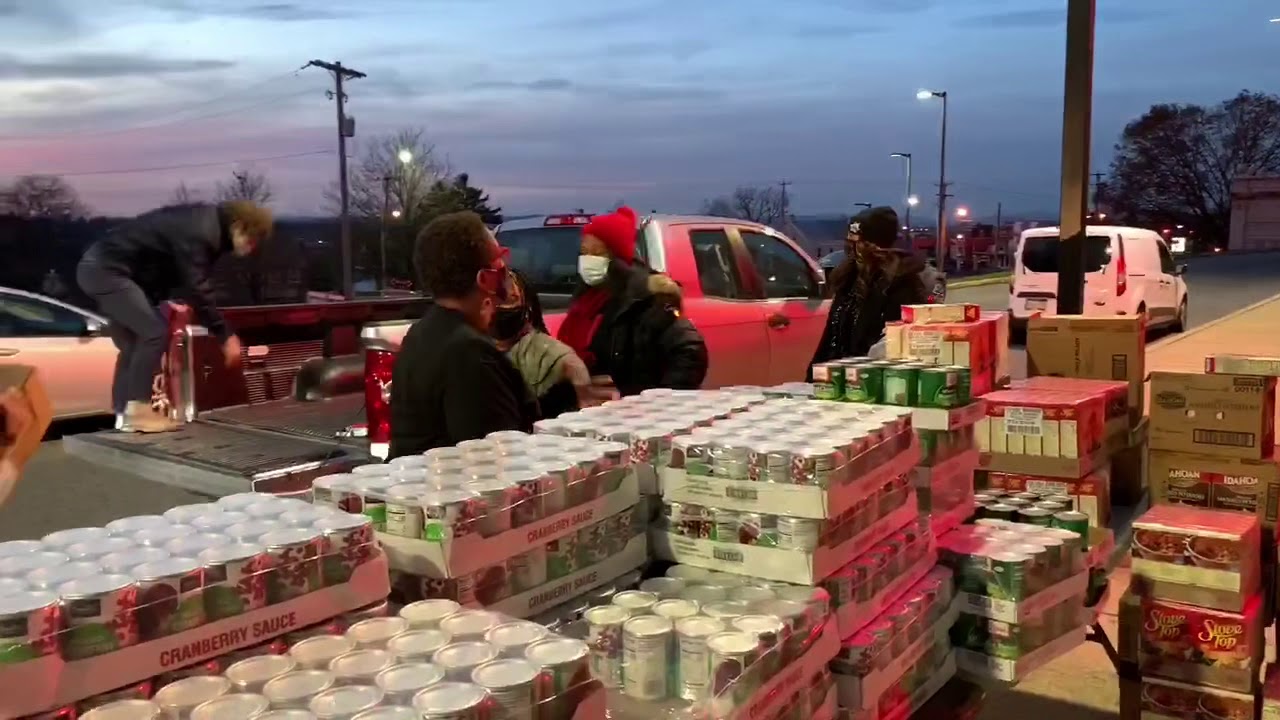 Lonnie Walker IV Foundation Distributes Thanksgiving Meals To Local ...