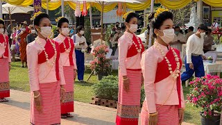 ฟ้อนเล็บเพื่อถวายบูชาพระพุทธสิหิงค์ ในพิธีอาราชธนาพระพุทธสิหิงค์ขึ้นรถบุษบก ณ วัดพระสิงห์วรมหาวิหาร