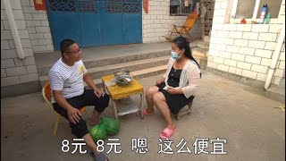 小光邀请对象吃粽子，对象花8元给小光买礼物，看对象买的啥礼物