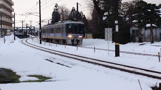 521系1次車E4編成(249M)