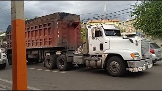 Jake Brake Camiones bajando con freno de motor cargados de Carbón 💣 Freightliner-Kenworth