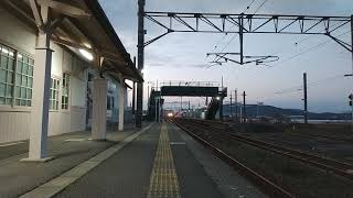 ふたつ星の珍しい肥前浜駅通過