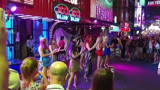 러시아 미녀 언니들의 춤솜씨는? 엉성해서 웃김.. ^^ (Beautiful Russian ladies dance in Bangkok Walking Street)