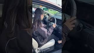 【あるある】車内 で スマホ を…【日産プリンス三重/車内あるある】