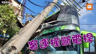 經嘉義太保北港路...統聯客運攔腰撞斷2電桿