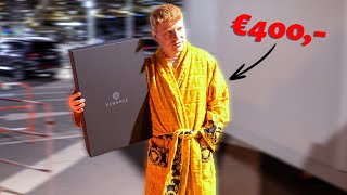 Hij heeft een badjas gekocht voor €400,- | #702