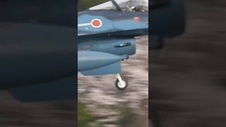 百里基地番外編満開の桜🌸をバックに着陸するF-2戦闘機♪ほんの…一瞬だけです笑　#百里基地 #F2 #shorts