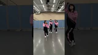 Liella dance pratice with the other members having fun at the back